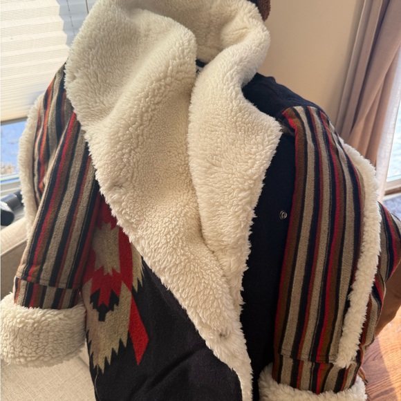 Tribal Patterned Jacket with Shearling Collar - Picture 4 of 6